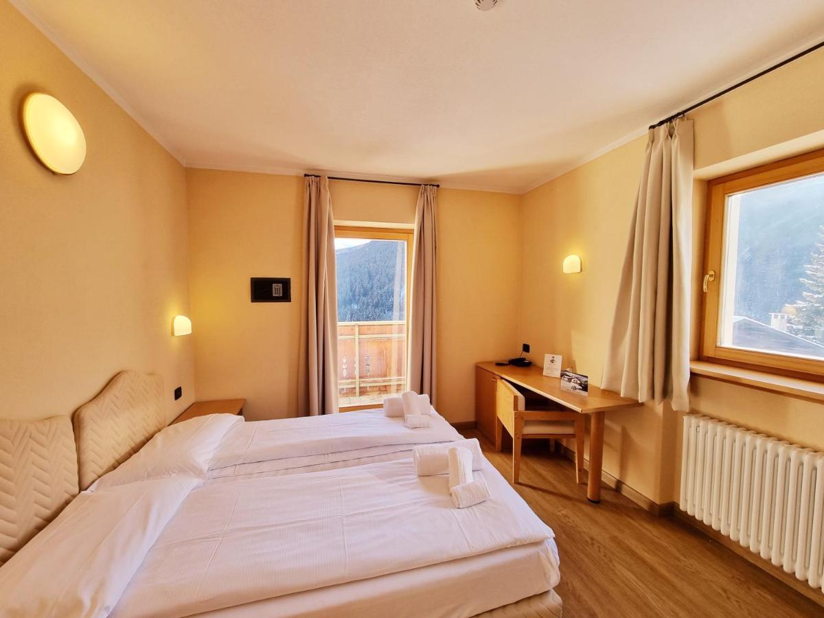 Hotel San Carlo, Tra Bormio E Livigno イゾラッチャ エクステリア 写真