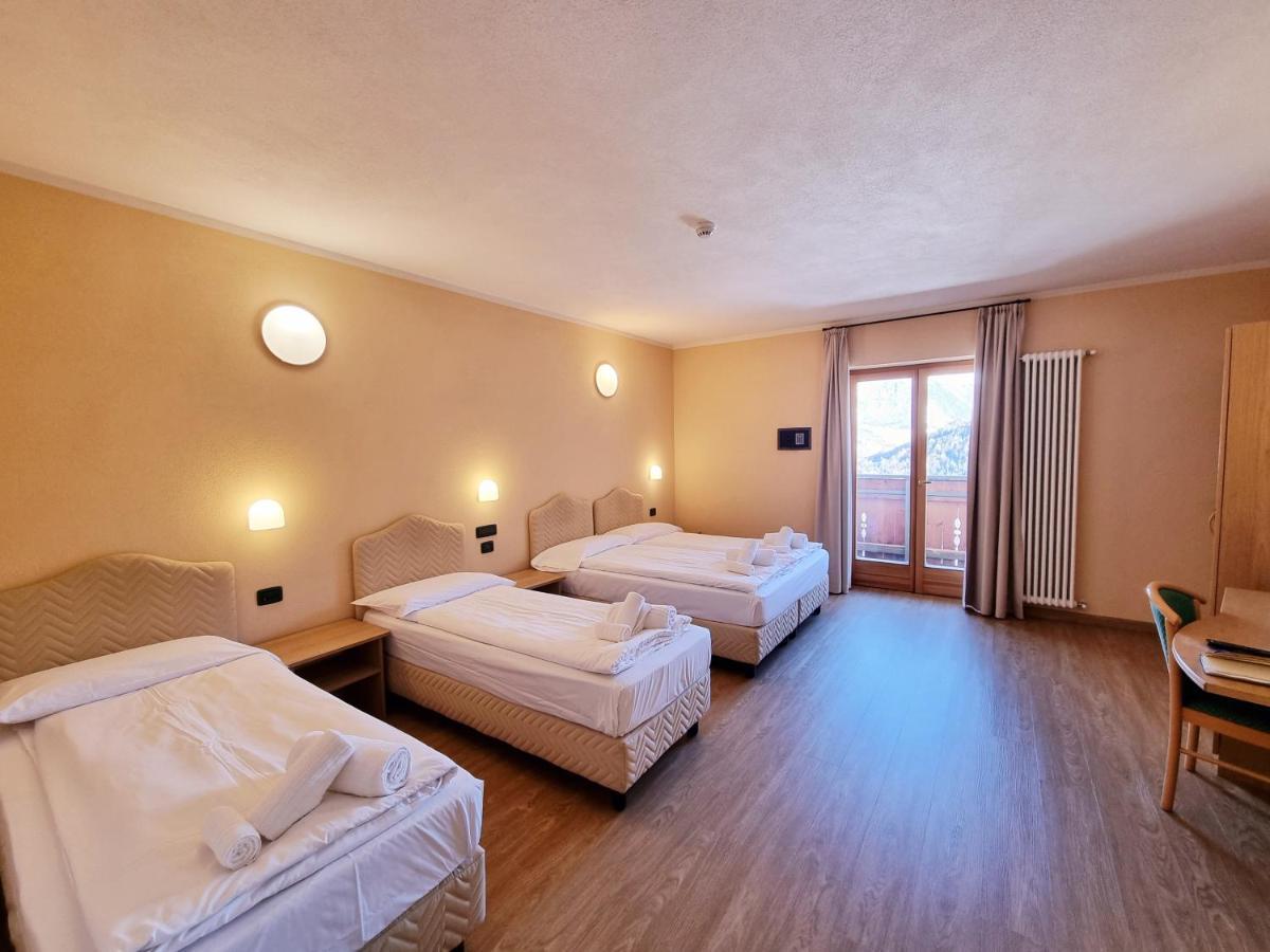 Hotel San Carlo, Tra Bormio E Livigno イゾラッチャ エクステリア 写真