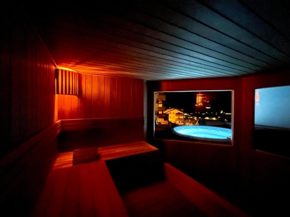 Hotel San Carlo, Tra Bormio E Livigno イゾラッチャ エクステリア 写真