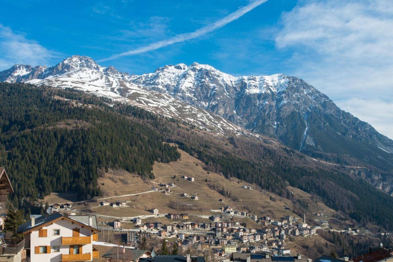 Hotel San Carlo, Tra Bormio E Livigno イゾラッチャ エクステリア 写真