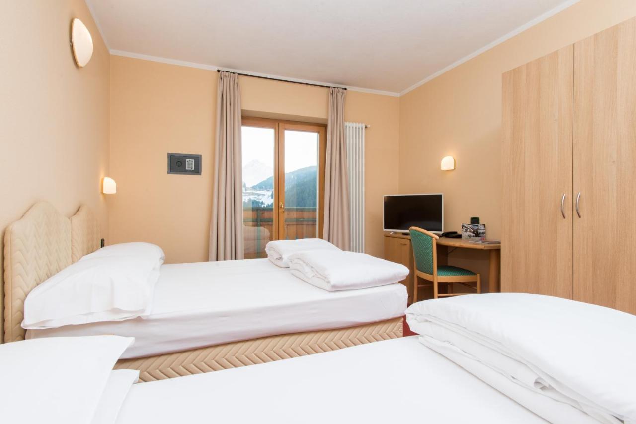 Hotel San Carlo, Tra Bormio E Livigno イゾラッチャ エクステリア 写真